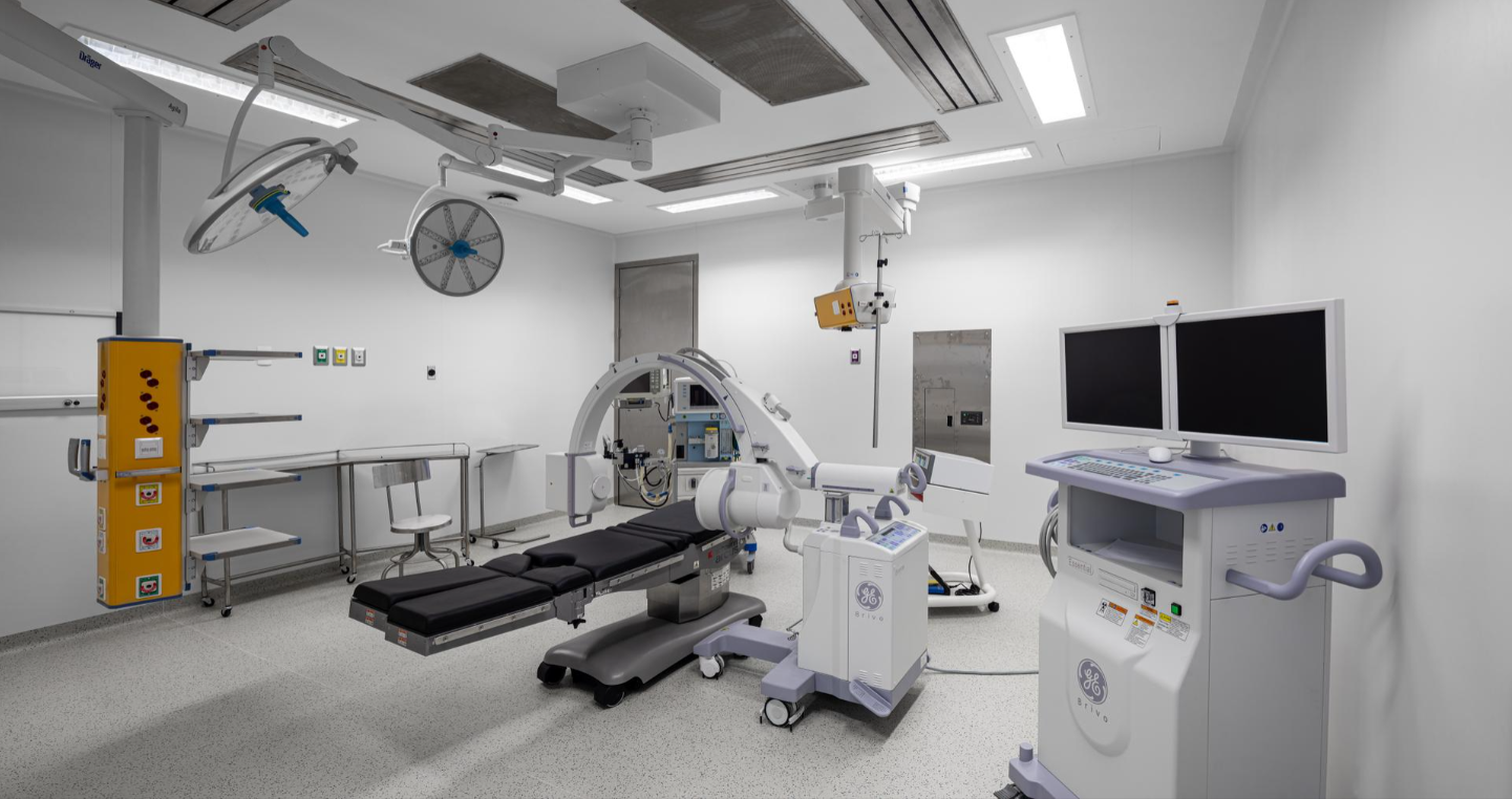 Operating room at Hospital Faro del Mayab